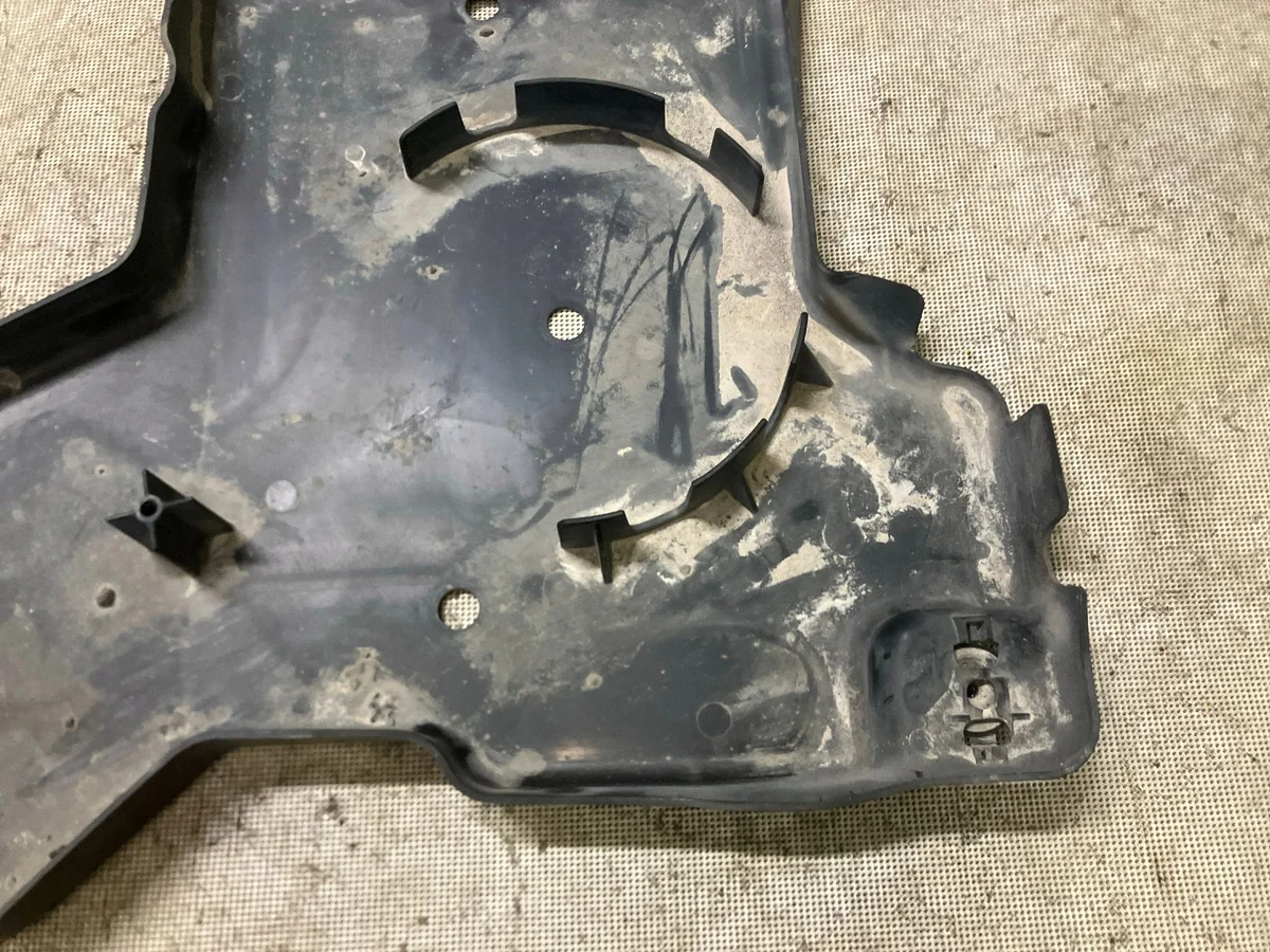 Volkswagen Crafter 2023 : Cache réservoir image 4
