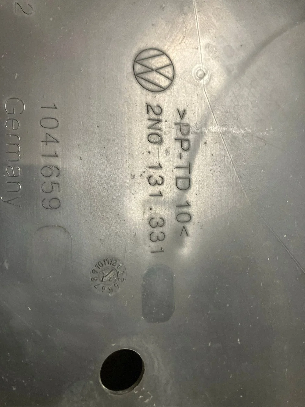 Volkswagen Crafter 2023 : Cache réservoir image 9