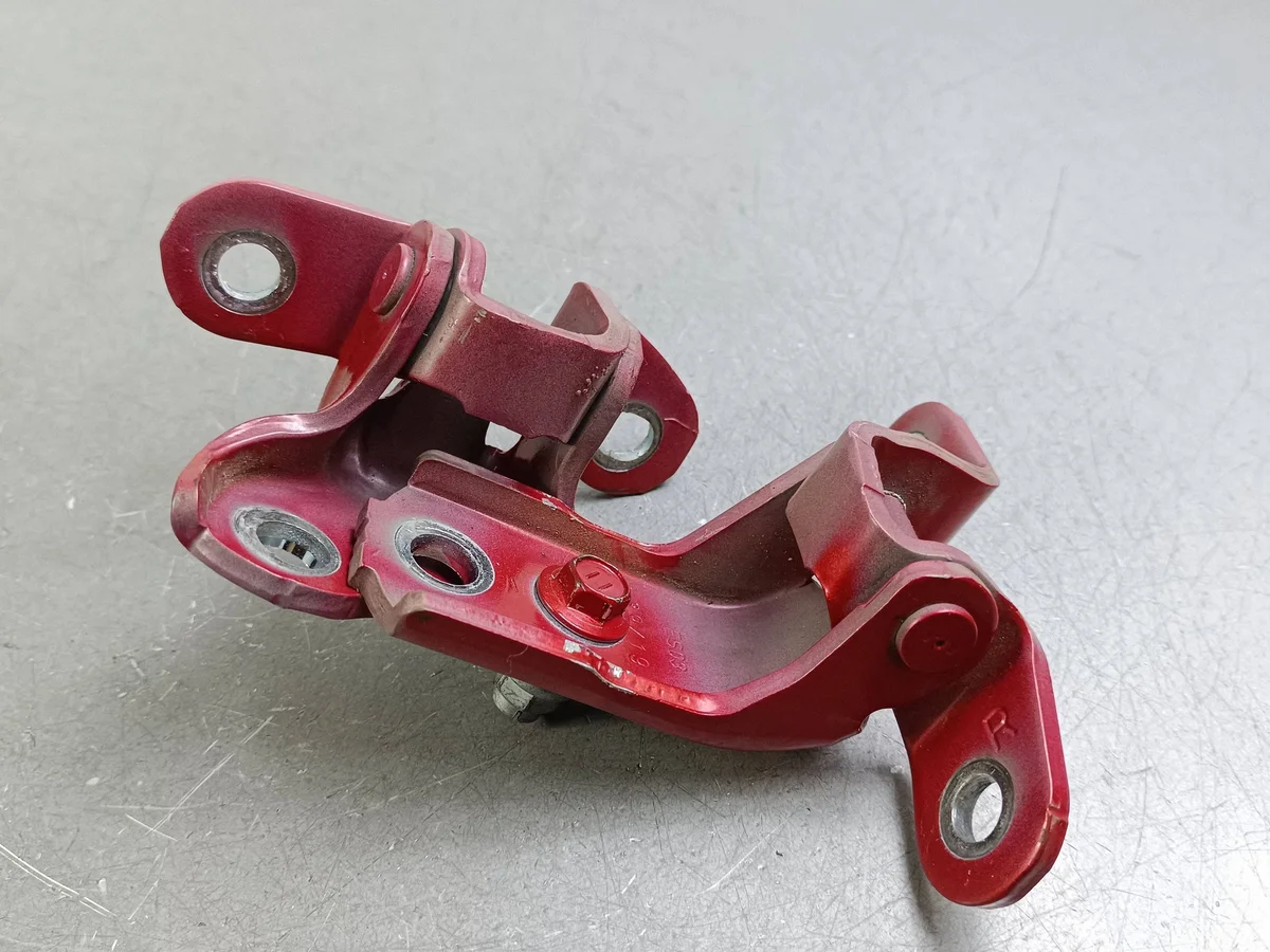 C-HR 2020 Zawiasy drzwi przednich FOB64686