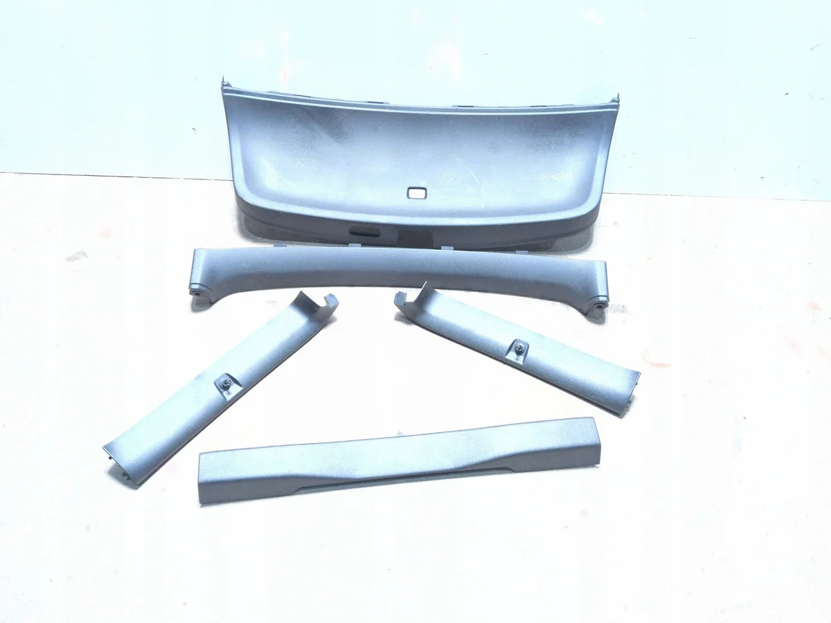 Plastico Maletero Polestar 2 OEM 31693095 image 2
