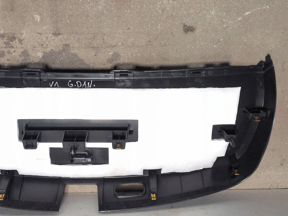 Plastico Maletero Polestar 2 OEM 31693095 image 9