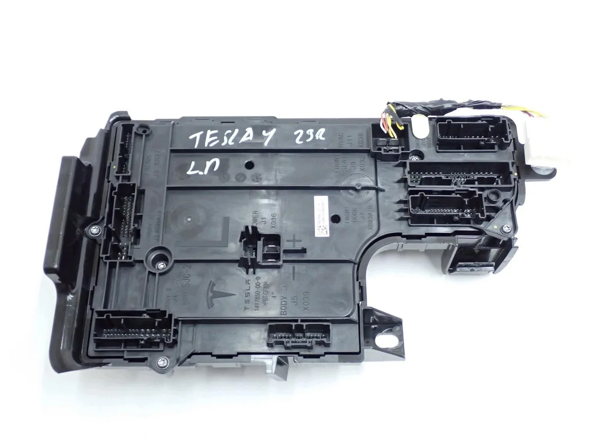 Ohjausyksikkö Tesla Model Y OEM 1657648-02-A