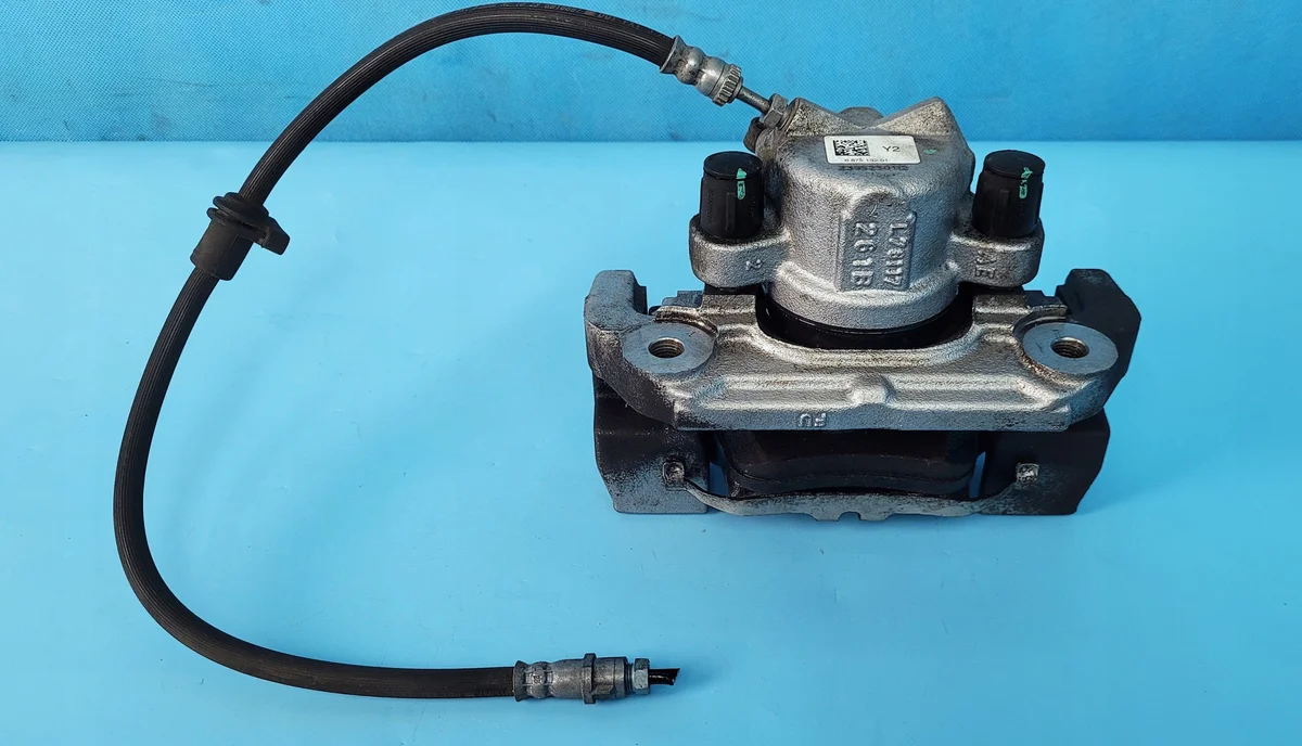 BMW 3 G21 Bromsok Höger Fram 6875132