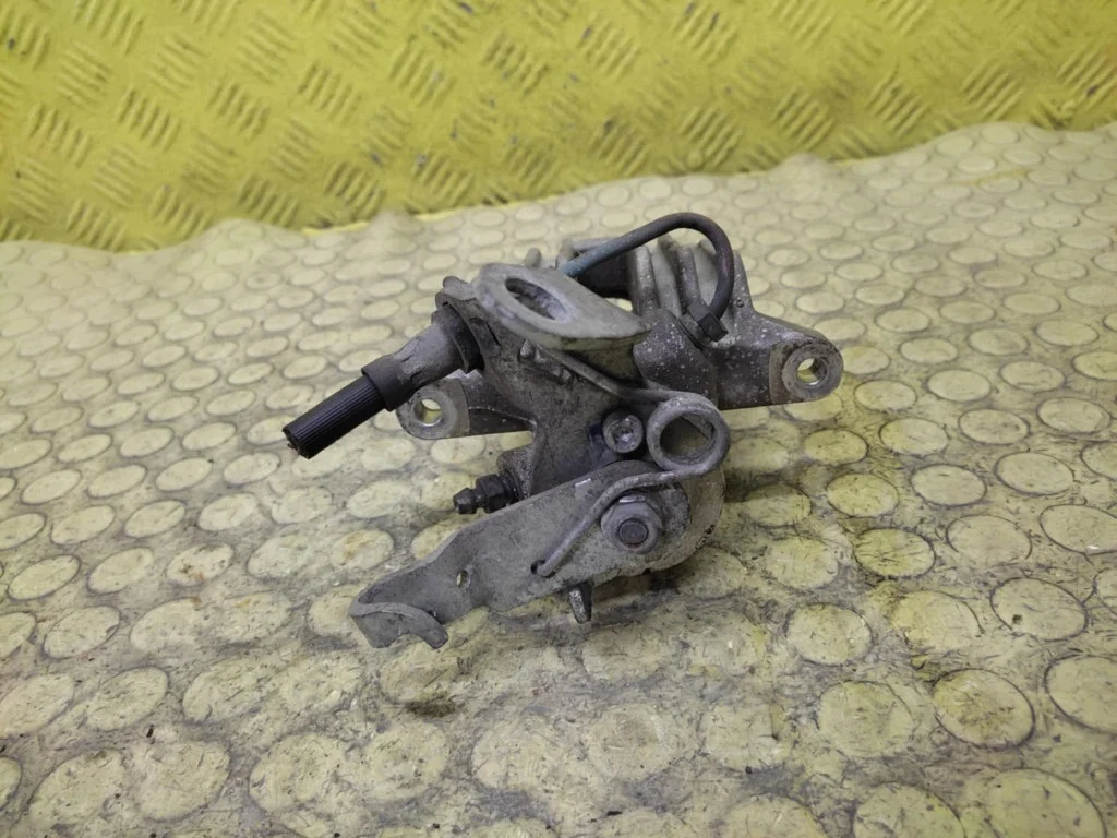 VW Golf V Bremssattel links hinten image 3