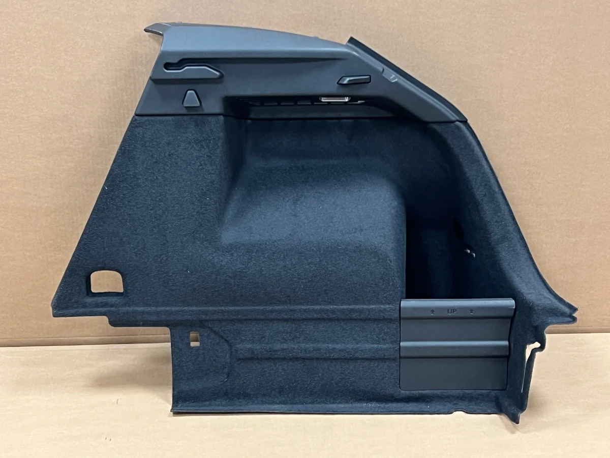 Tavaratilan paneeli Audi Q3 83A 83A863880D