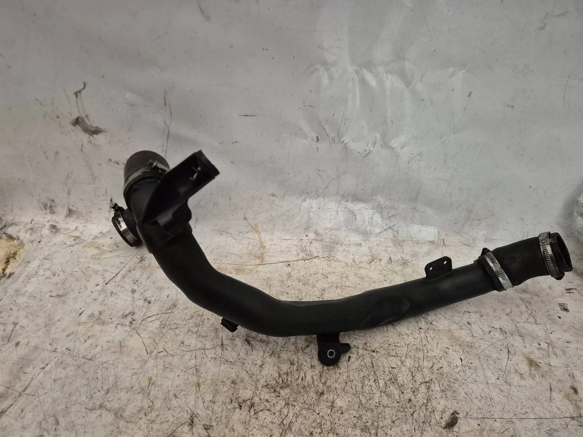 VW Golf Jetta 2.0 TDI Luftschlauch 5N0145840C image 3