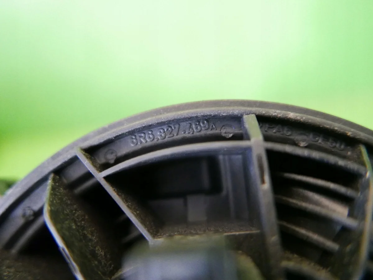 VW Polo V 6R Heckklappen-Griff 6R6827469A image 6