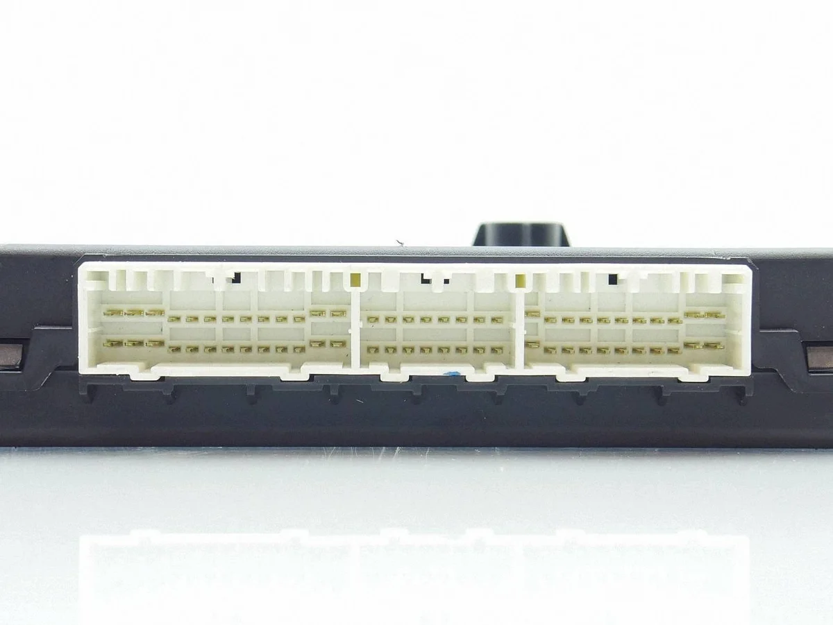 Kia Sorento III Keyless Module WAH47946 image 3