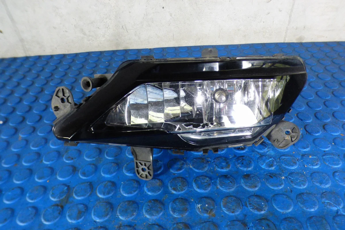 Phare antibrouillard Opel Astra K V LIFT Droit