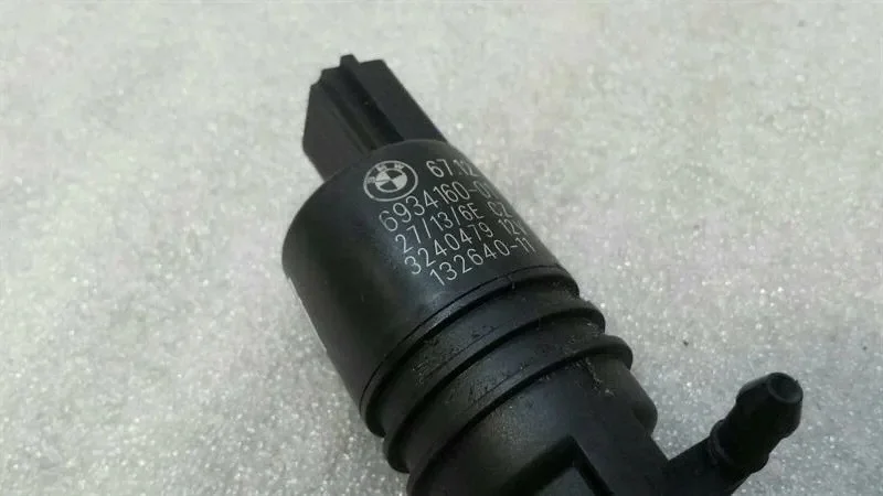 BMW 5er F10 528i Wischwasserpumpe 6934160 image 3