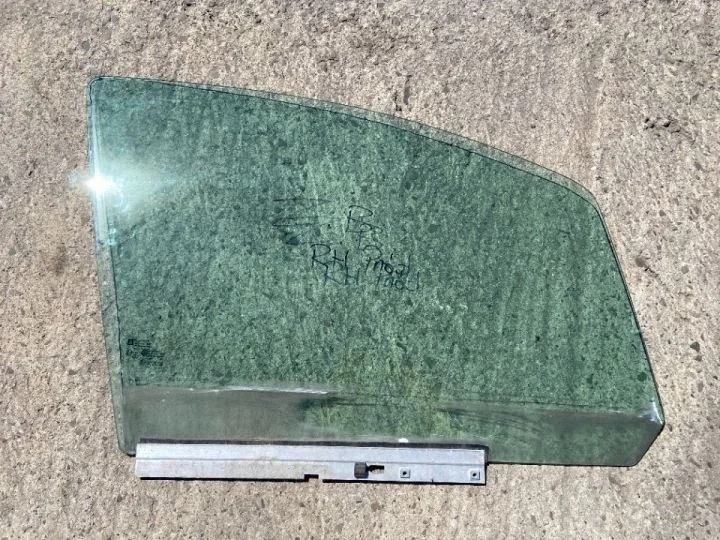 Opel Zafira B Rear Door Glass Right OEM 93178636