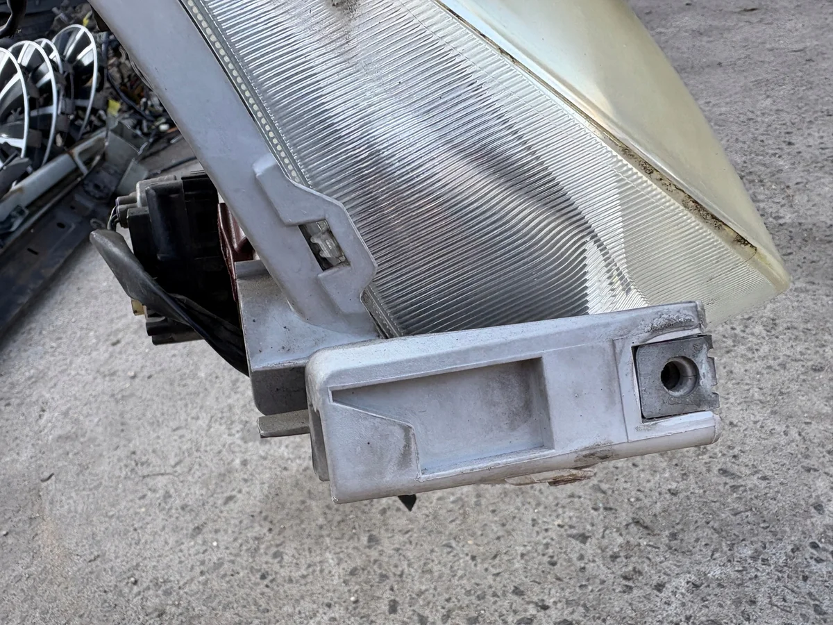Faro Toyota Corolla Verso Derecho Delantero image 7