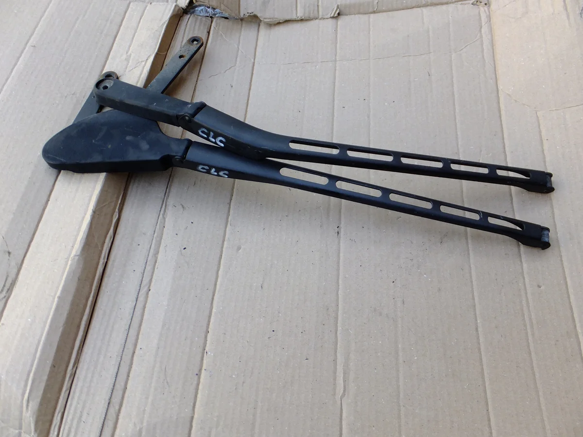 Mercedes CLC/W203 Bras d'essuie-glace avant A2038203044
