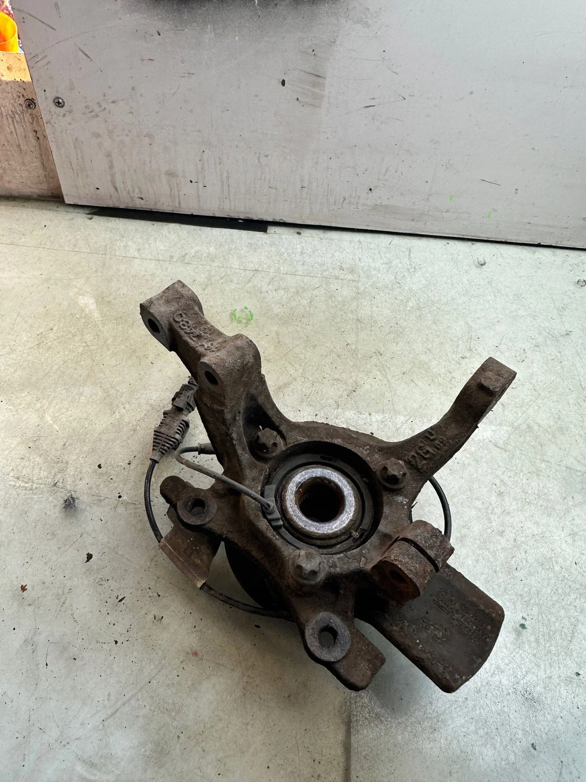Opel Astra H Portamangueta Delantero Derecho image 3