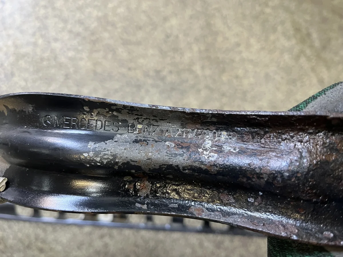 Halter Kraftstoffbehälter Mercedes W211 2114700140-05 image 5