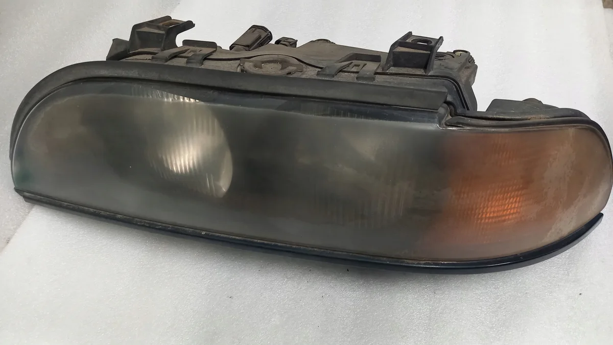 BMW 525 TDS Scheinwerfer Links image 2