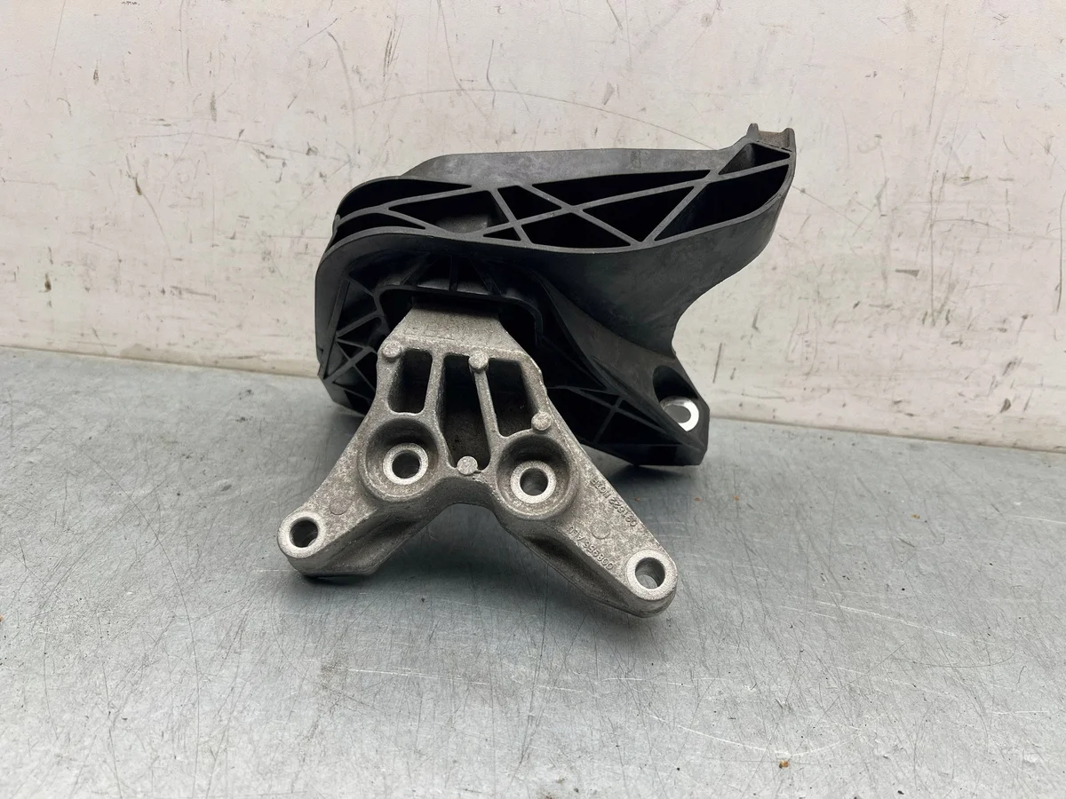 Citroen C5 Aircross Engine Mount 008956ALU image 4