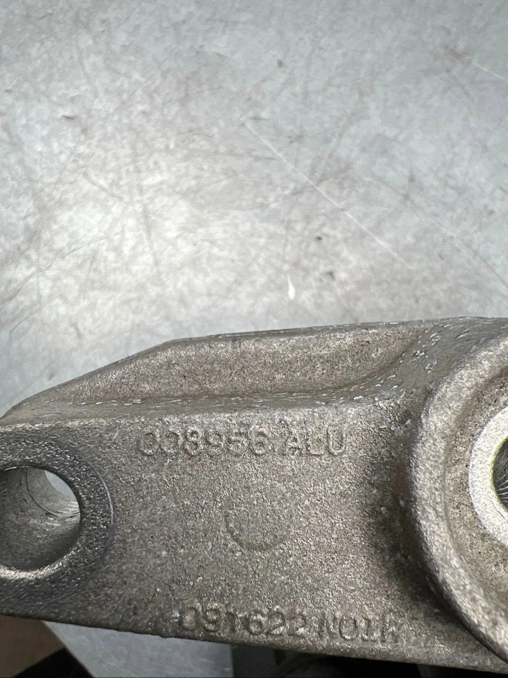 Citroen C5 Aircross Engine Mount 008956ALU image 5