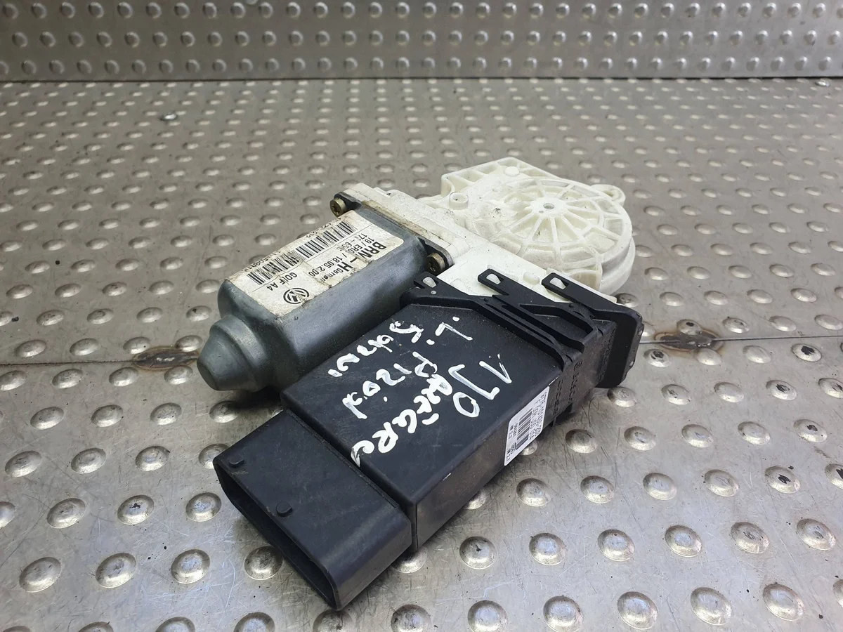 VW Golf IV Fensterheber Motor Links Vorne image 3