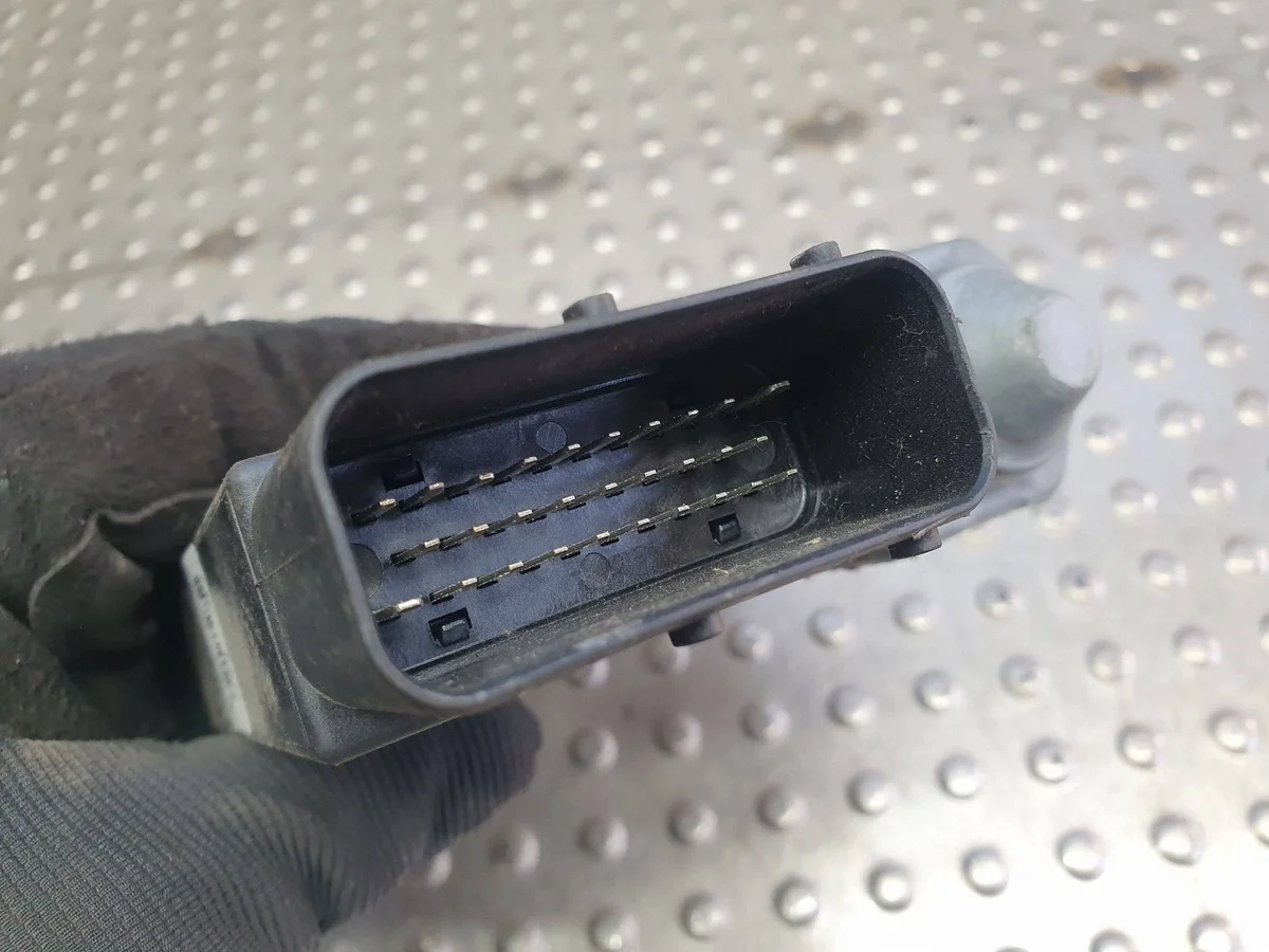 VW Golf IV Fensterheber Motor Links Vorne image 7