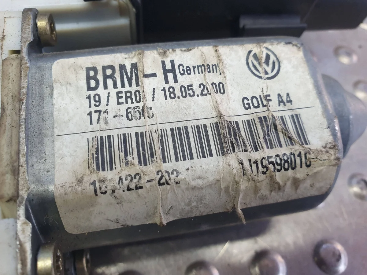 VW Golf IV Fensterheber Motor Links Vorne image 9