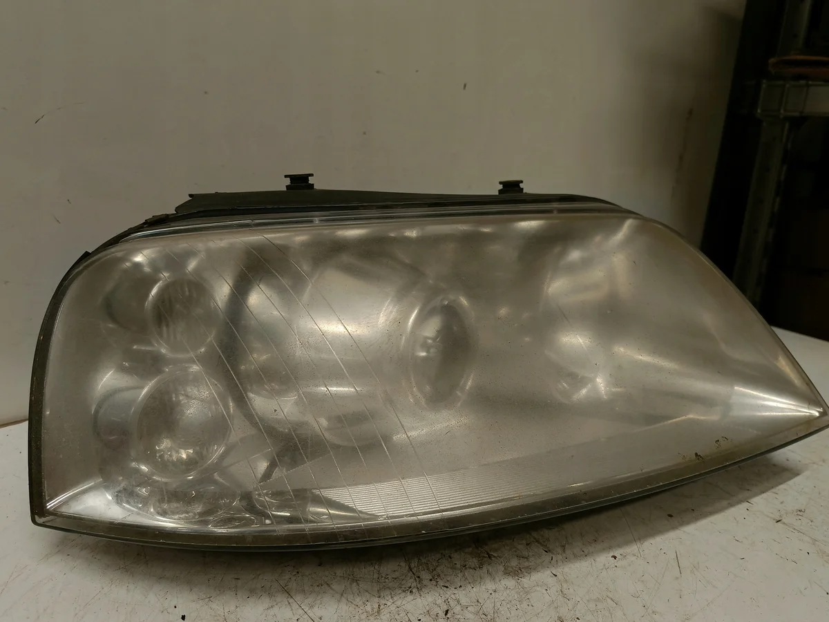 Phare avant droit VW Sharan 0301182271 image 2