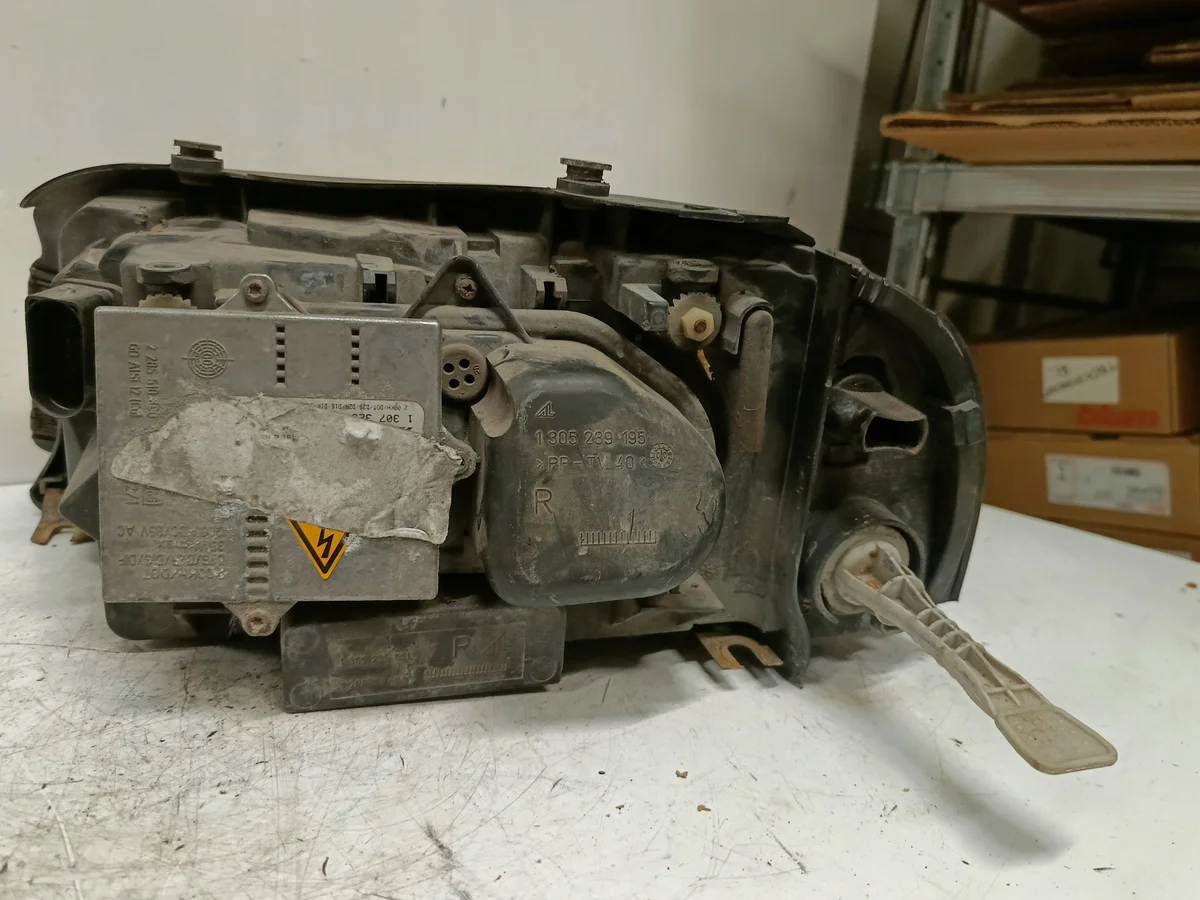 Phare avant droit VW Sharan 0301182271 image 4