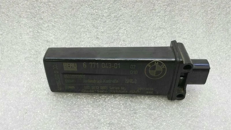 BMW 6 E63 Antenne Reifendruck 6771043 image 3