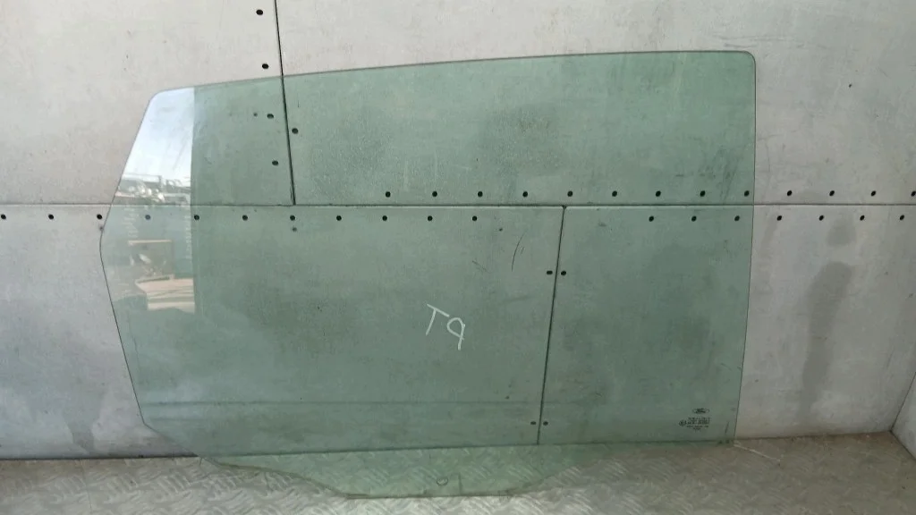 Vitre arrière droite Ford Focus Mk1