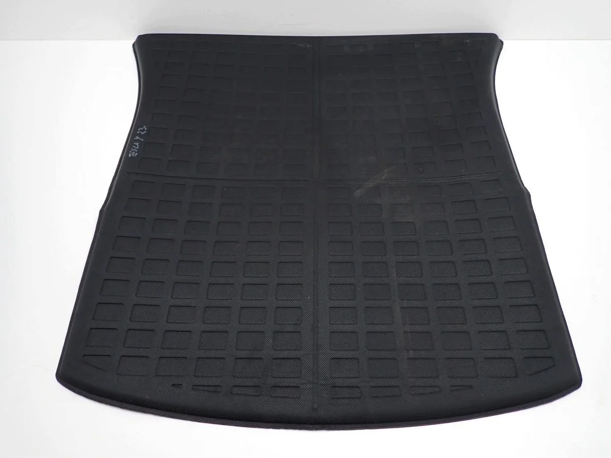 Tesla Model Y Kofferbakmat Gebruikt thumbnail 1