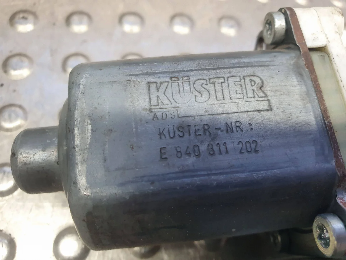Fensterhebermotor links vorne Audi A3 8P image 6