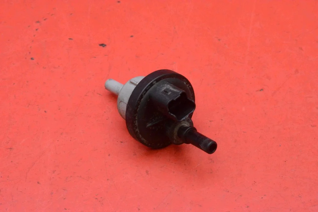 Polttoainepaineen säätöventtiili Renault Megane 8200248821