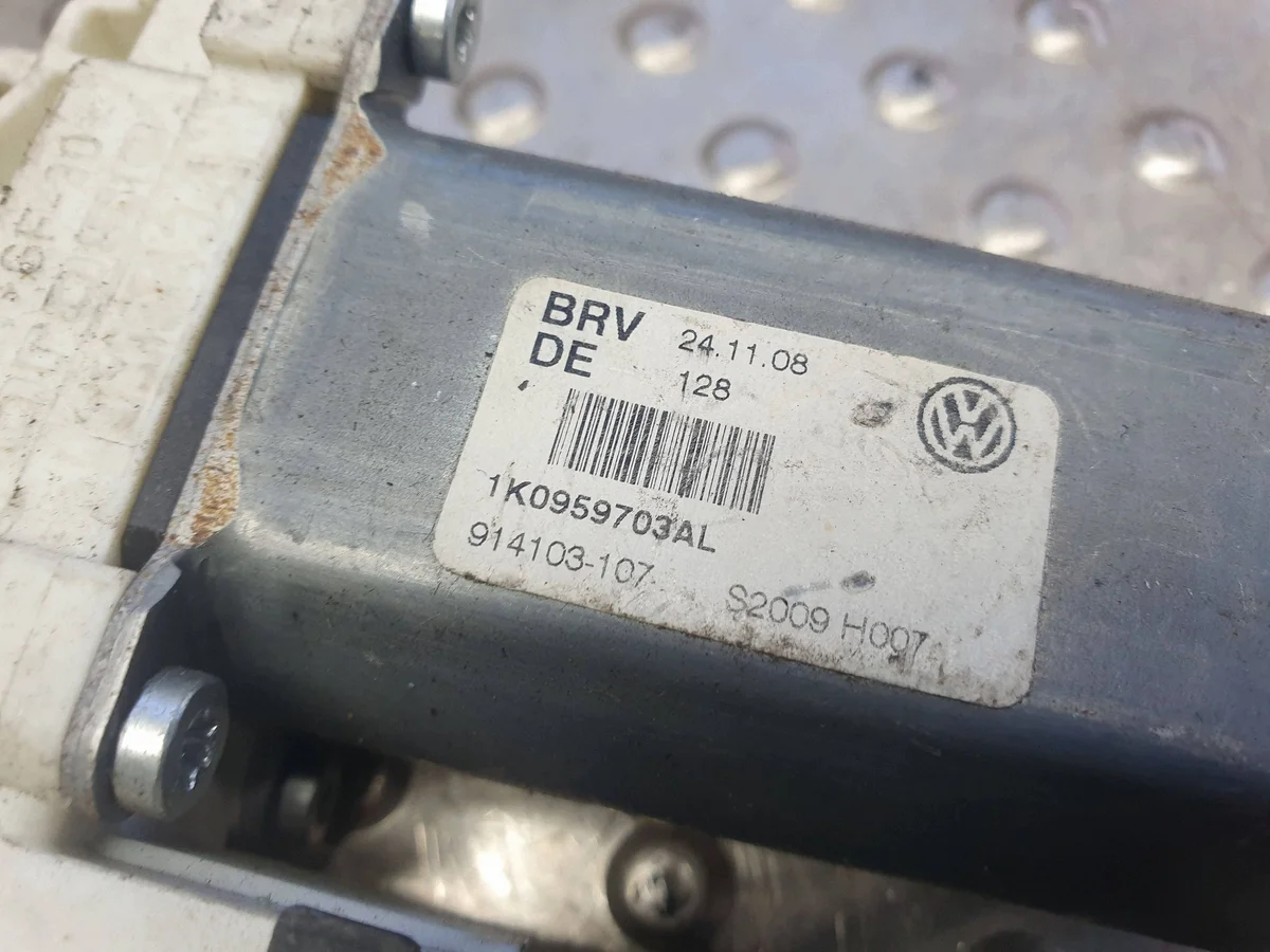 Fönsterhissmotor Vänster Bak VW Golf V VI image 8
