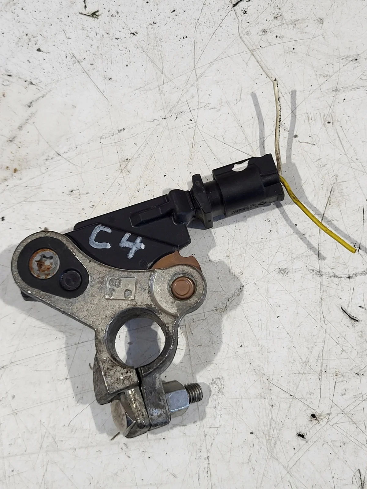 Citroen C4 B7 Minuspolklemme 9802043580
