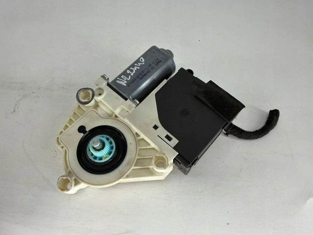 VW Golf V Fensterhebermotor vorne 1K0959701K image 3