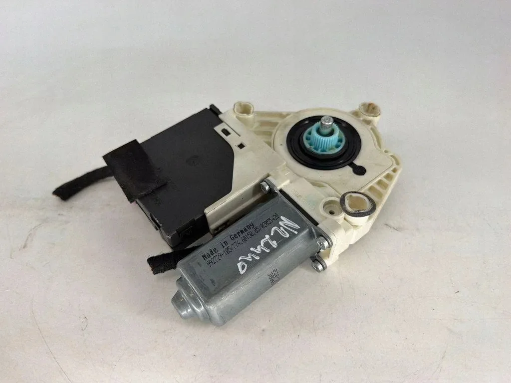 VW Golf V Fensterhebermotor vorne 1K0959701K image 4