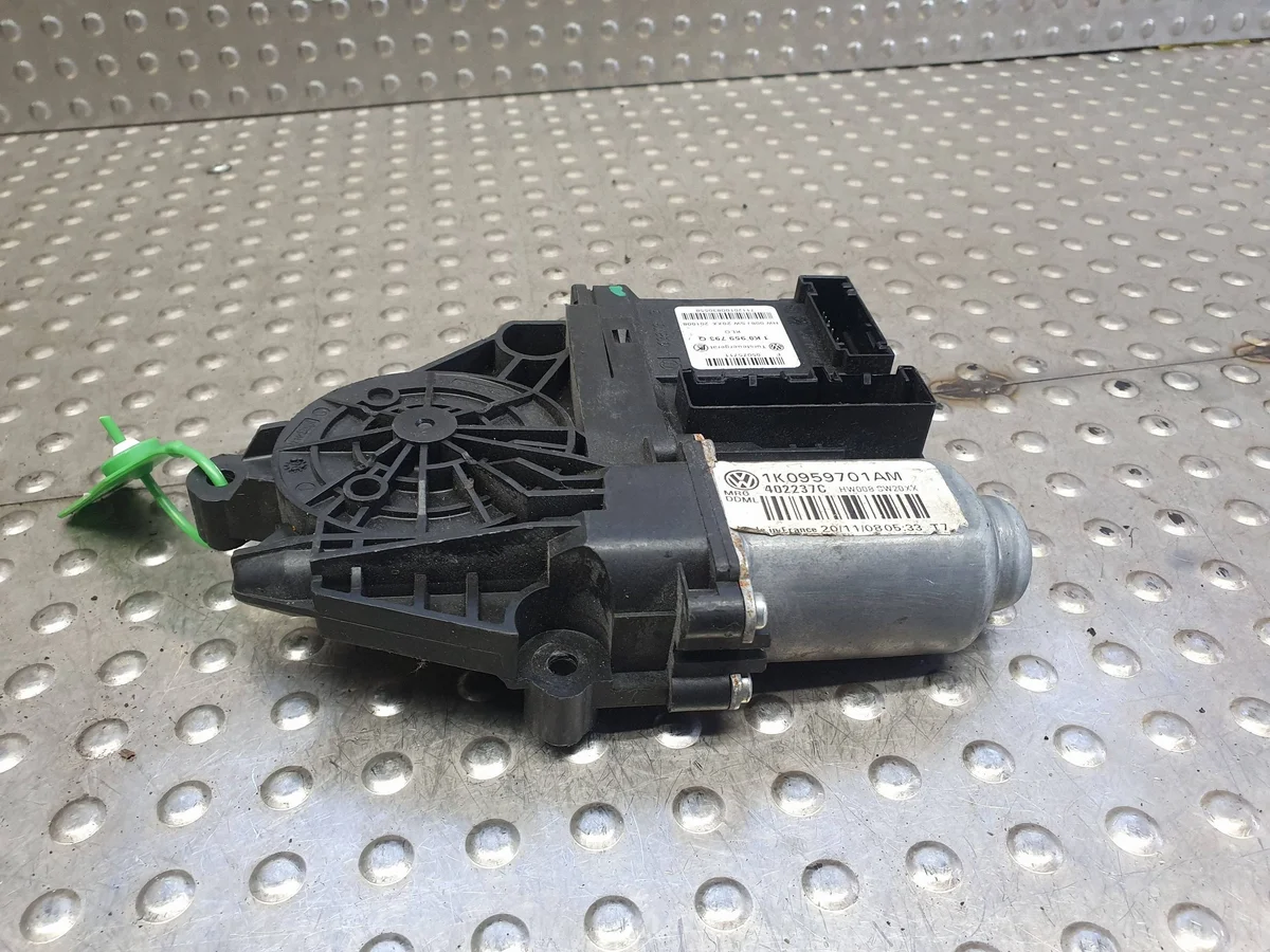 VW Golf VI Fensterheber Motor Links Vorne image 3