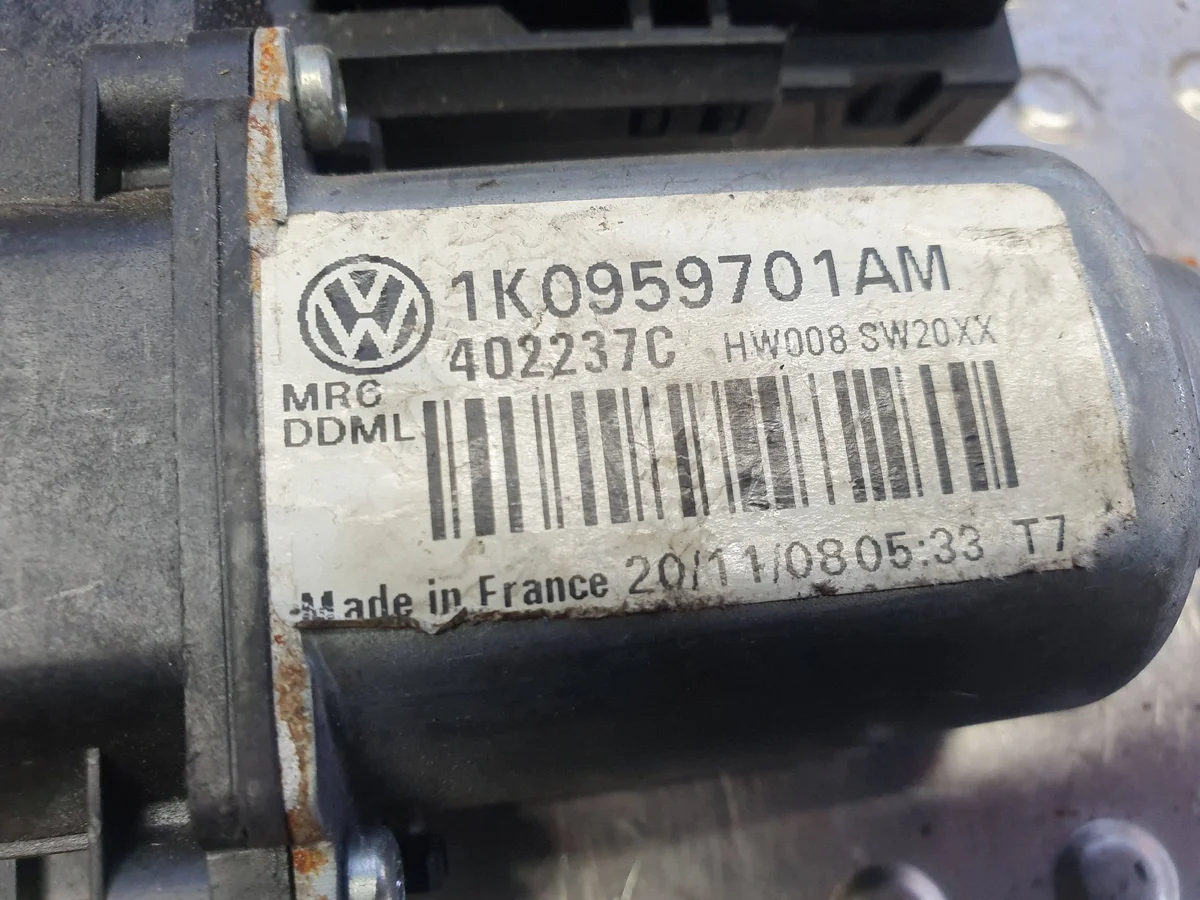 VW Golf VI Fensterheber Motor Links Vorne image 7