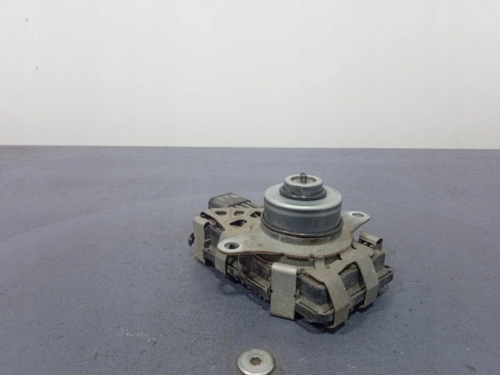 BMW 7 G11 G12 Stellmotor Verteilergetriebe 8670279 image 3