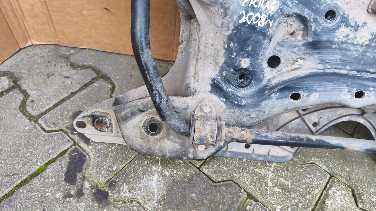 Toyota Prius Achsträger vorne gebraucht image 4