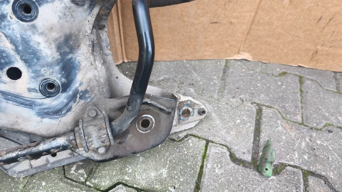 Toyota Prius Achsträger vorne gebraucht image 5