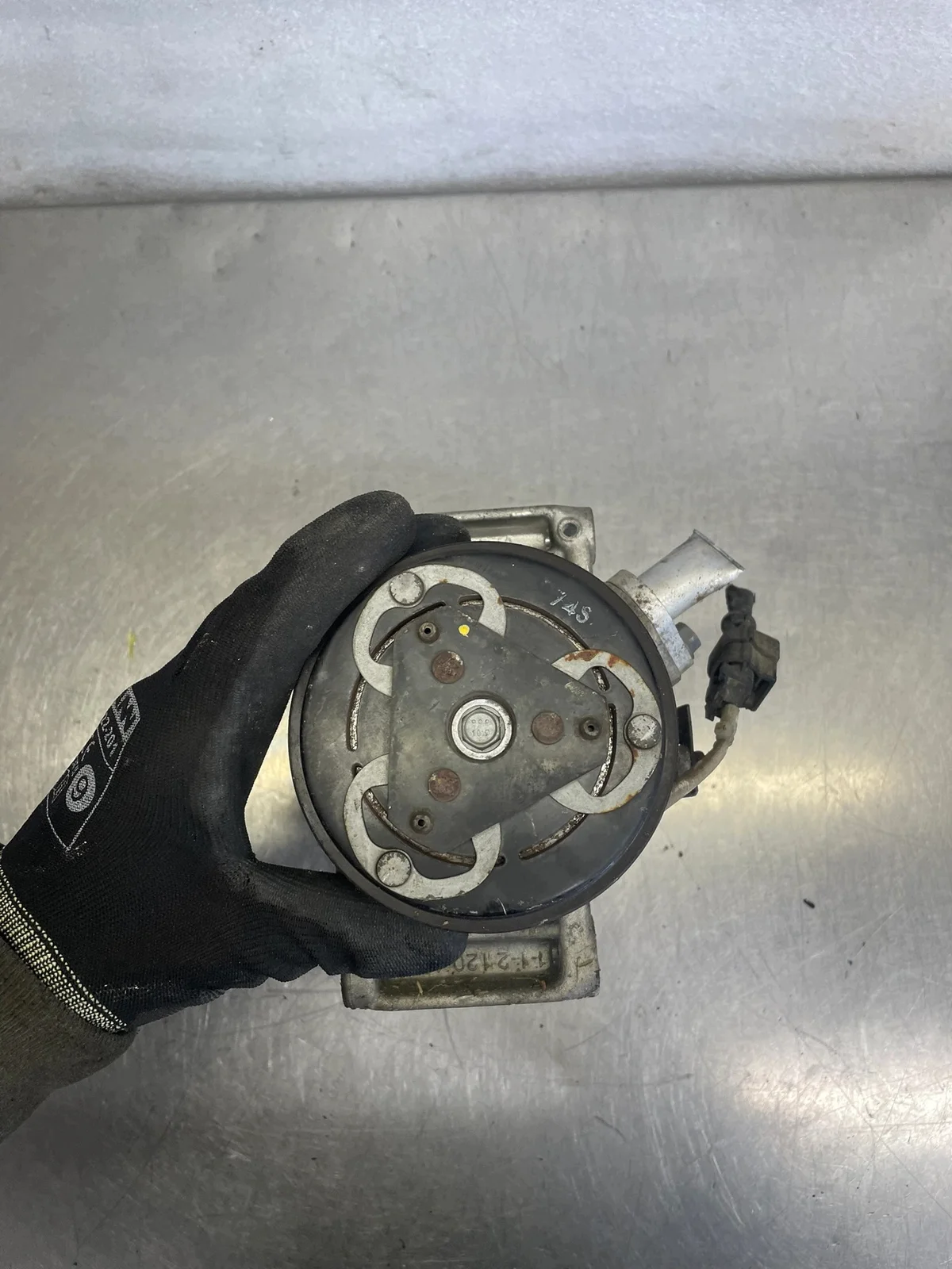 Compresseur de climatisation Dacia Nissan 926003541R image 4