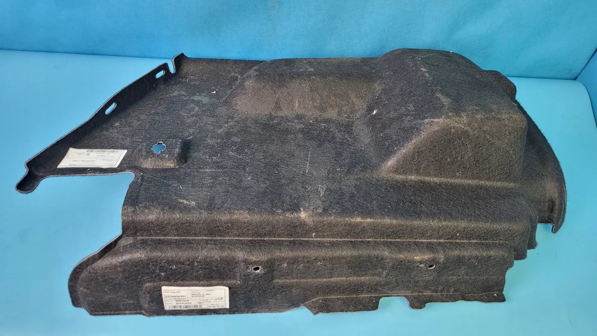 Tavaratilan paneeli Mercedes B220 A2476900700 image 10