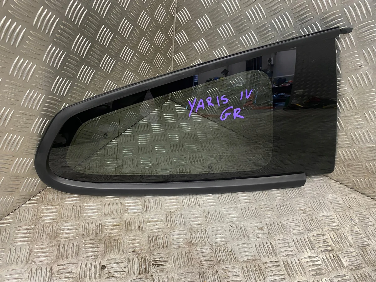 Toyota Yaris IV GR vitre arrière droite