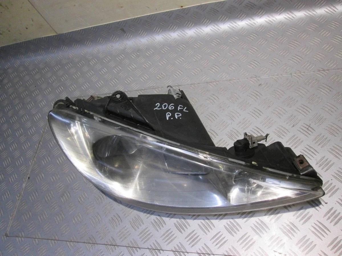Phare Avant Droit Peugeot 206 ENP3586