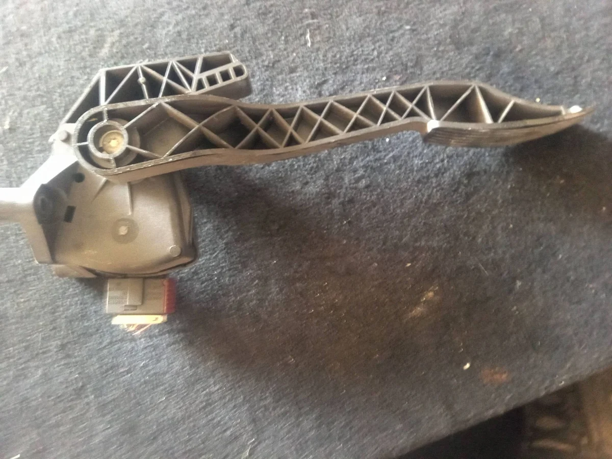 Opel Corsa C Pedal Acelerador M3081