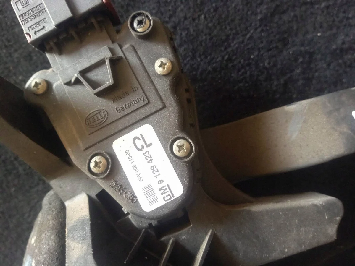 Opel Corsa C Pedal Acelerador M3081 image 3
