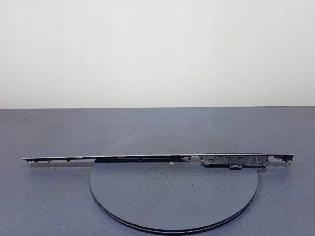 VW Passat B8 Listello Console Centrale Usato thumbnail 1