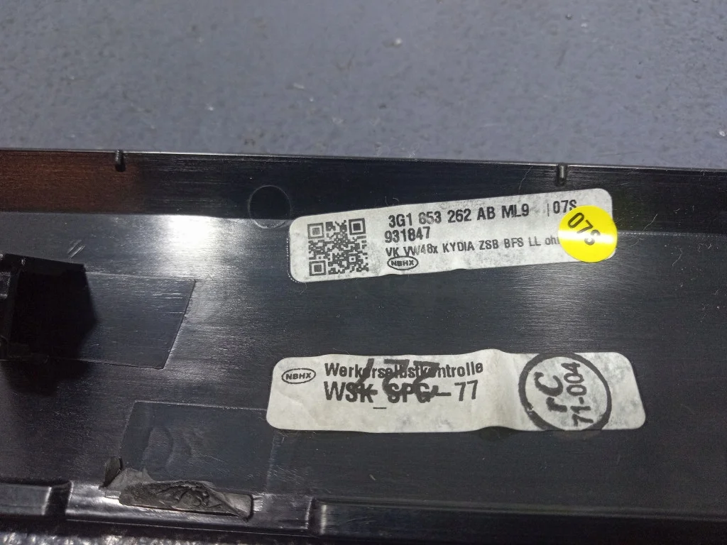 VW Passat B8 Listello Console Centrale Usato thumbnail 4