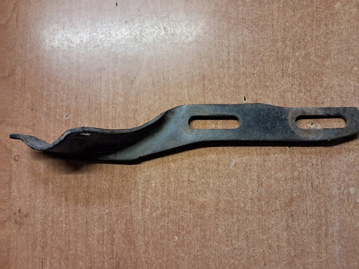 Support échappement Mercedes W123 2.4D